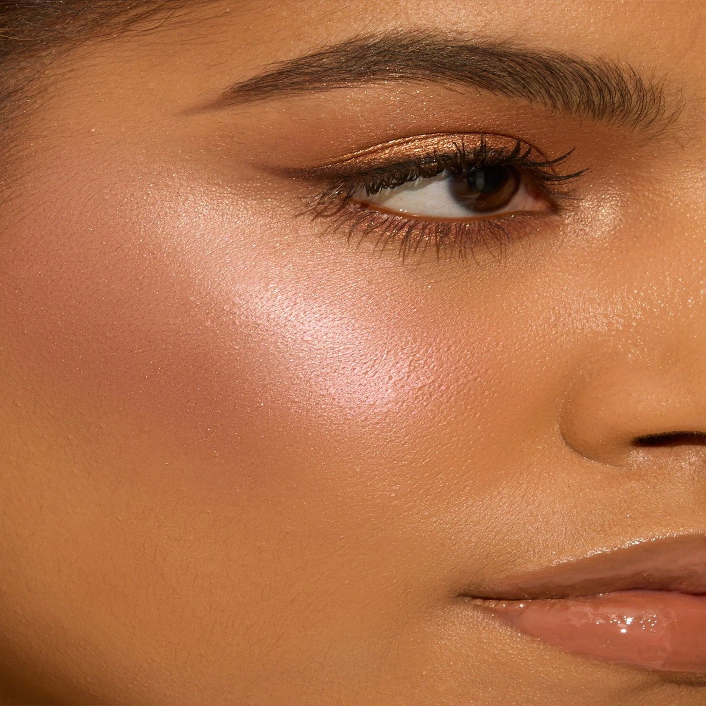🌟 Highlighting Eye &Cheek Palette  With A Brush Free🌟